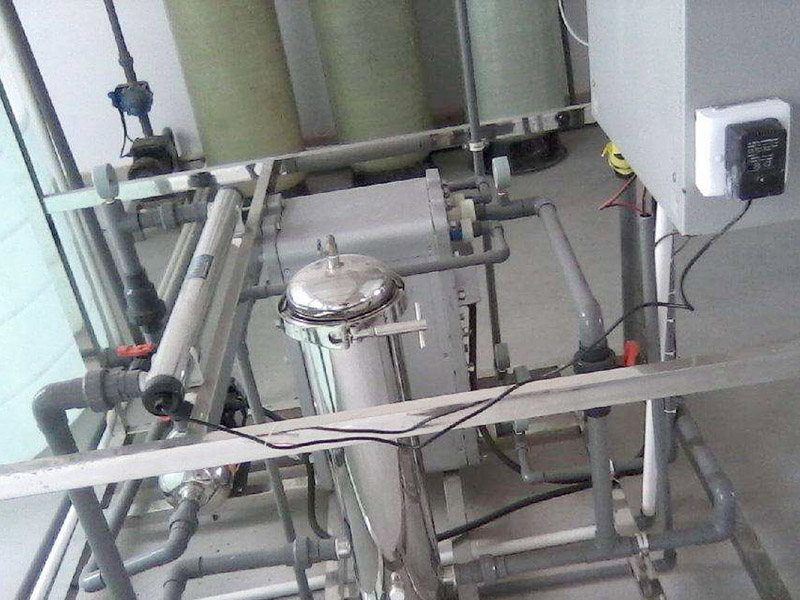 EDI系統是在壓力作用下,水透過反滲透膜成為純水